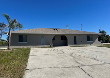 2105 Se 15th Place - Photo 1