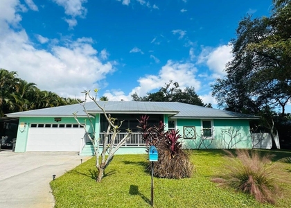 2415 Laurel Lane - Photo 1