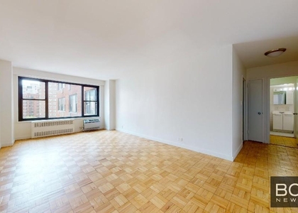Fourth Avenue - Photo 1
