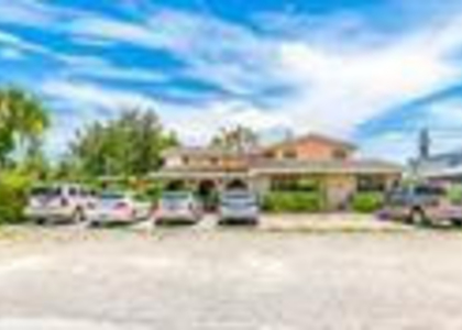 2210 Se 4th Avenue - Photo 1