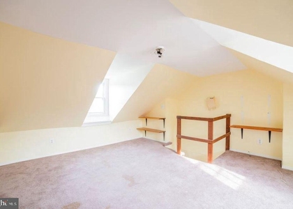 624 Stirling Street - Photo 1
