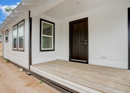 6109 N Main St - Photo 1