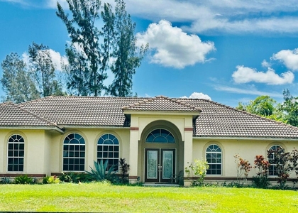 13638 88th Place N - Photo 1
