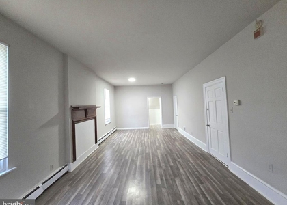 5526 N Mascher Street - Photo 1
