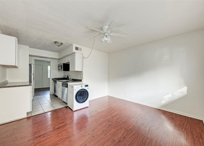 1010 W 23rd St - Photo 1