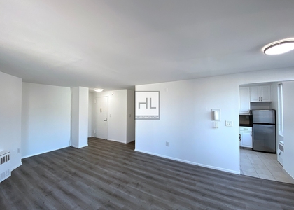 Second Avenue - Photo 1