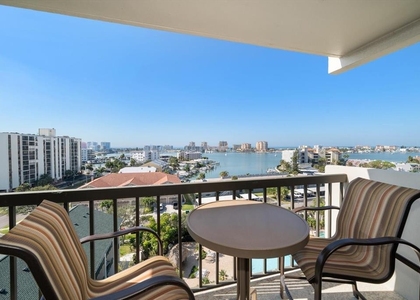 400 Island Way - Photo 1