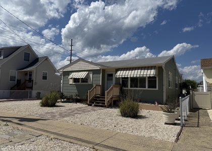 138 10th Avenue - Photo 1