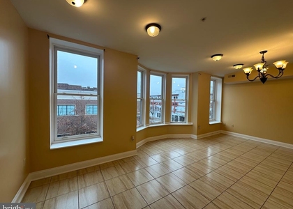 422 W Franklin Street - Photo 1