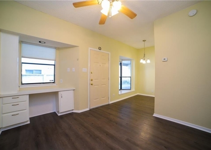 2604 Salado St - Photo 1