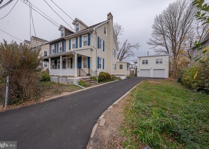 717 Miller Street - Photo 1