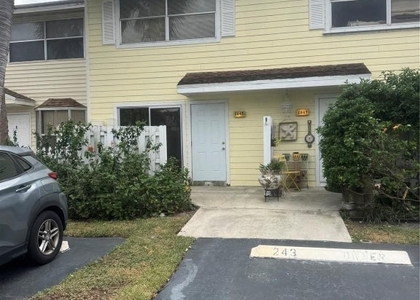 2845 Ne 15th Street - Photo 1