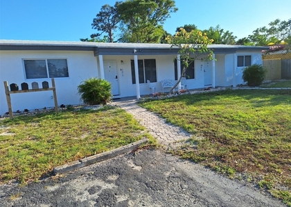 684 Ne 37th Street - Photo 1