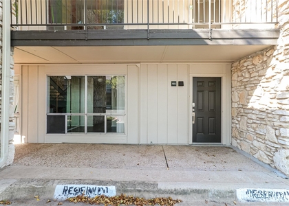 500 E Riverside Dr - Photo 1