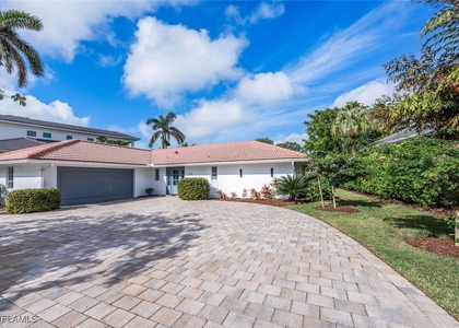 735 Parkview Lane - Photo 1