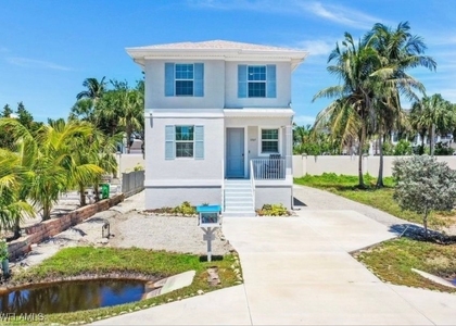 1727 Danford Street - Photo 1