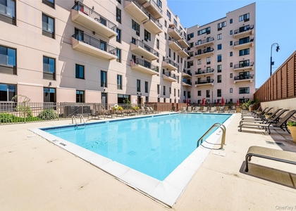 100 W Broadway - Photo 1