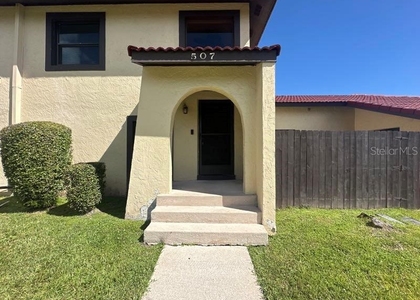 507 Hunter Circle - Photo 1