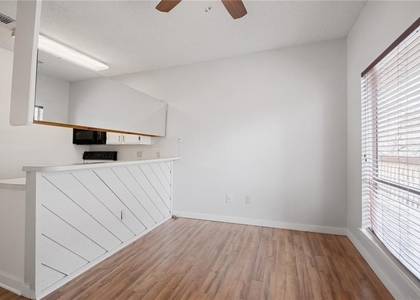 2210 Pearl St - Photo 1