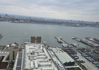 555 West 38th Street - Photo 1