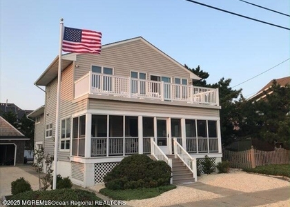 10 E Street - Photo 1