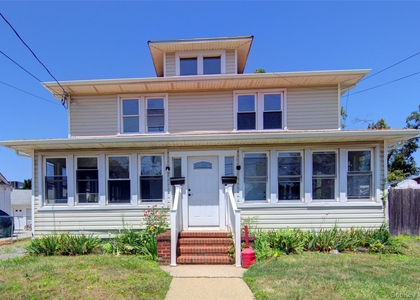 16 Roosevelt Avenue - Photo 1