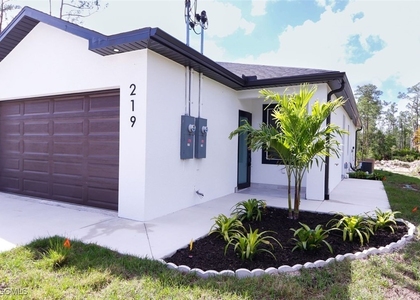219 Greenbriar Boulevard - Photo 1