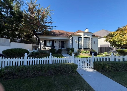 113 N Doheny - Photo 1