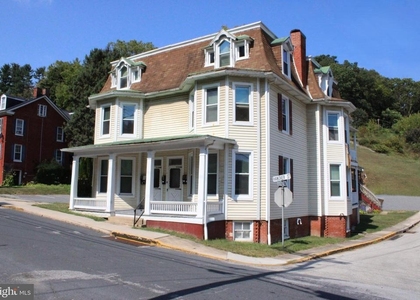 127 Hanover Street - Photo 1