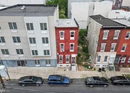 1625 W Montgomery Avenue - Photo 1
