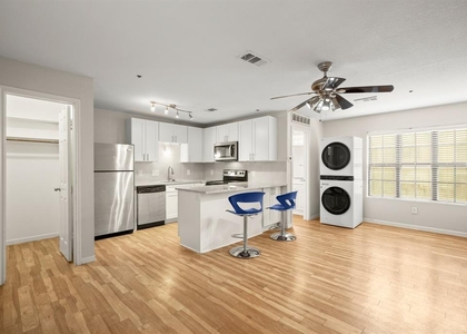 1013 W 23rd St - Photo 1