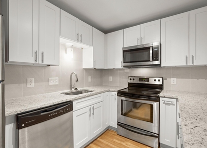 1013 W 23rd St - Photo 1