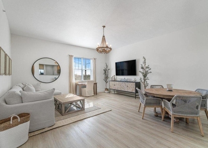 200 Ne 2nd Avenue - Photo 1