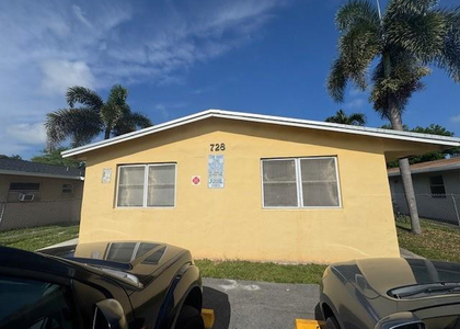 728 Nw 4th Avenue - Photo 1