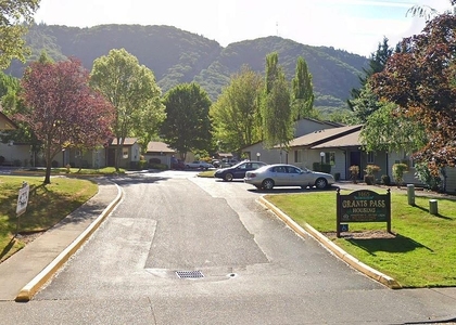 1465 Ne 10th St - Photo 1