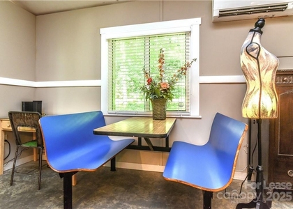 543 College Street - Photo 1
