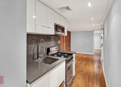 118 East 7th Street - Photo 1