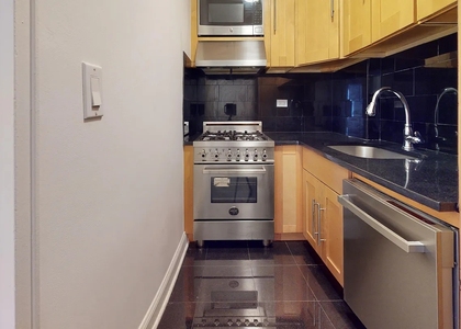 305 West 13th Street - Photo 1
