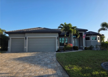 1255 Nw 38th Avenue - Photo 1