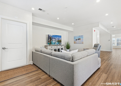82 Wall Street - Photo 1