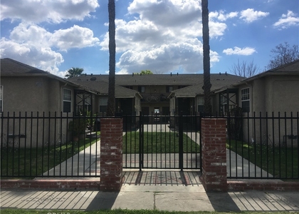 422 W Palm Street - Photo 1