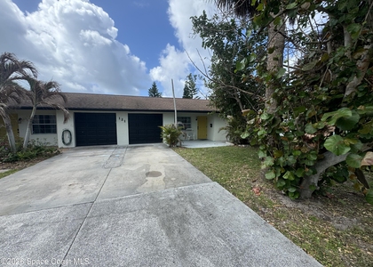 121 Franklyn Avenue - Photo 1