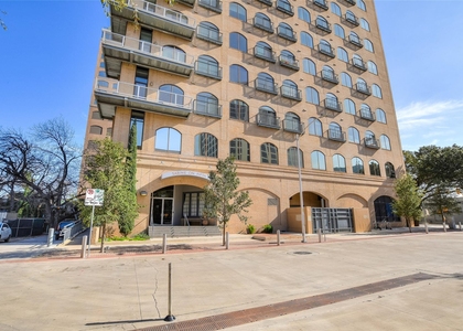 507 Sabine St - Photo 1
