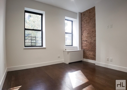 East 49 Street - Photo 1
