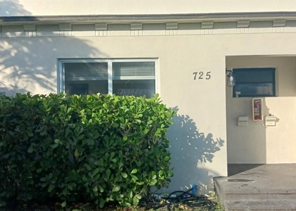 725 N E Street - Photo 1