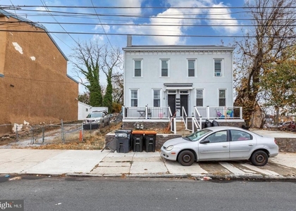 610 E 9th Street - Photo 1