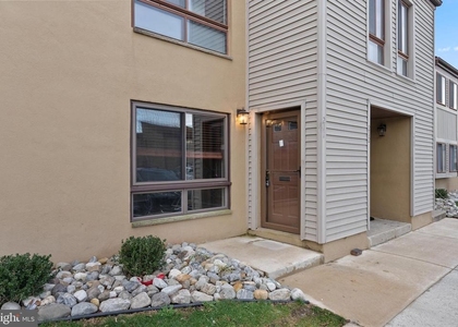 211 James Court - Photo 1