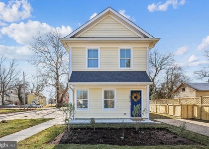 607 North Street - Photo 1