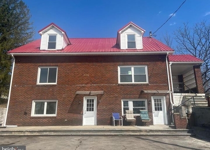 604 E Oak Street - Photo 1