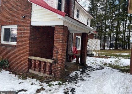 604 E Oak Street - Photo 1